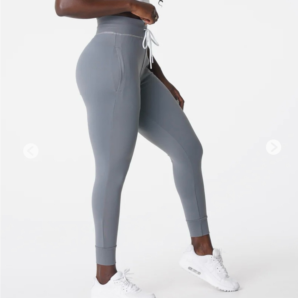 NWT NVGTN joggers M